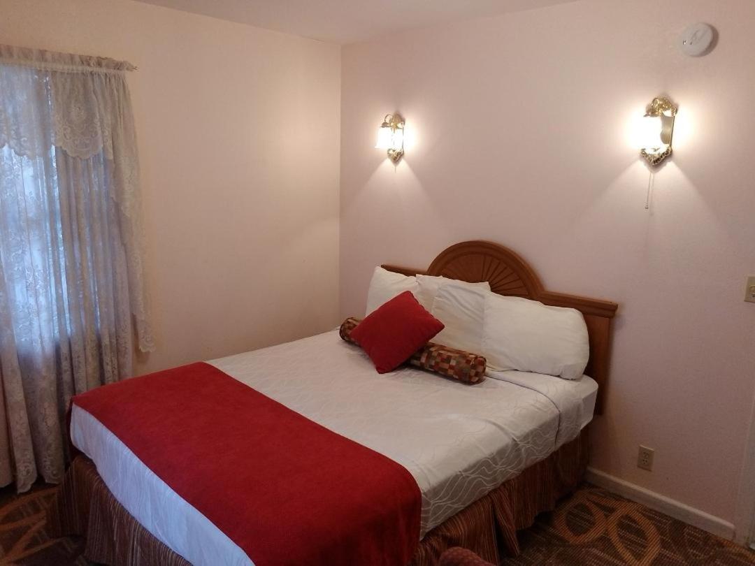 Nevada City Inn Room photo