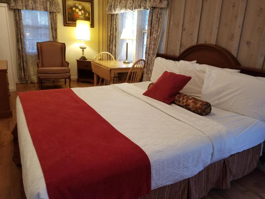 Nevada City Inn Room photo