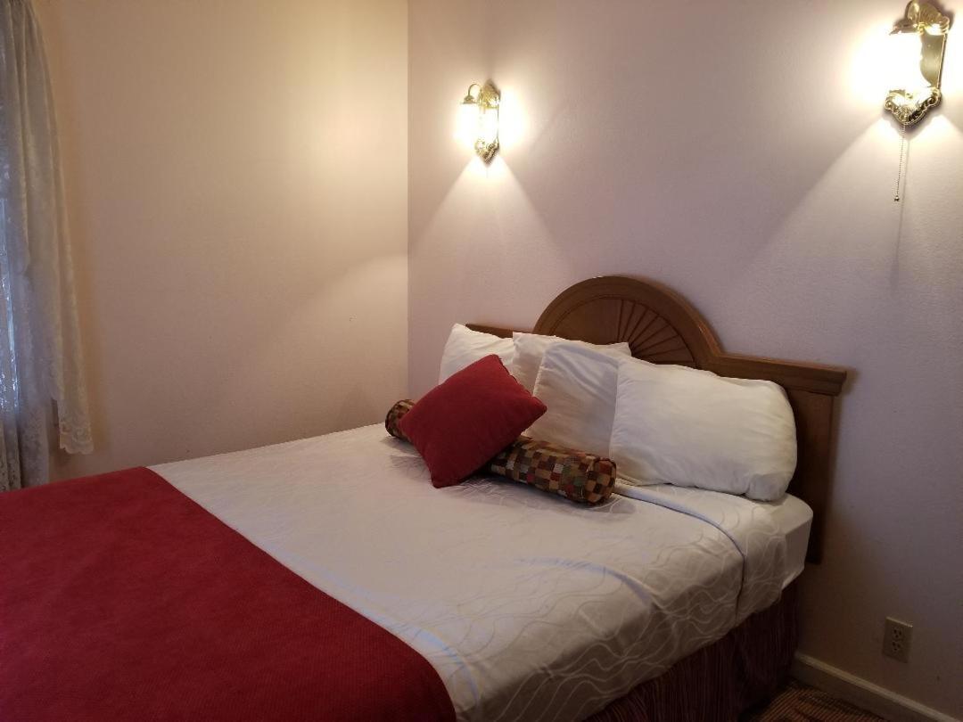 Nevada City Inn Room photo